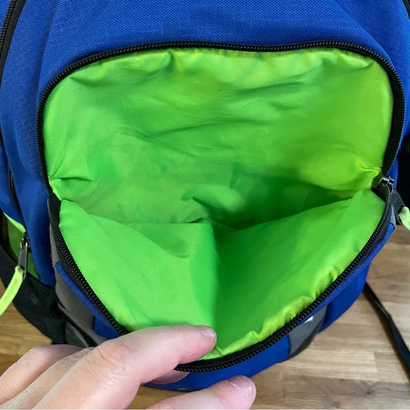 SOLD Under Armour Backpack - Picture 6 of 9